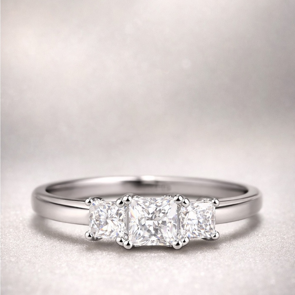 Stunning Moissanite Diamond Silver Triple Stone Ring size 8